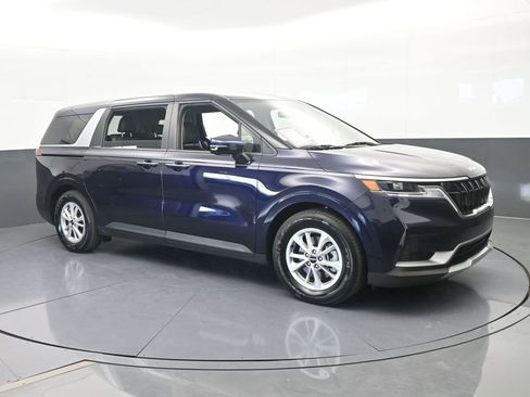 Used 2024 Kia Carnival LX FWD image 8