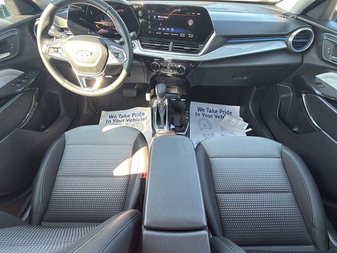 Used 2025 Chevrolet Trax LT w/ Driver Confidence Package FWD image 28