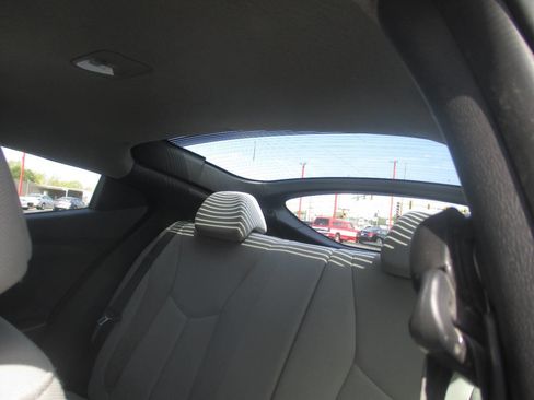 Used 2012 Hyundai Veloster image 13