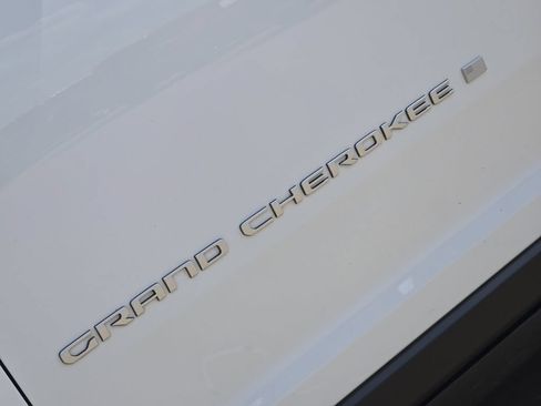 Used 2024 Jeep Grand Cherokee Limited AWD/4WD image 32