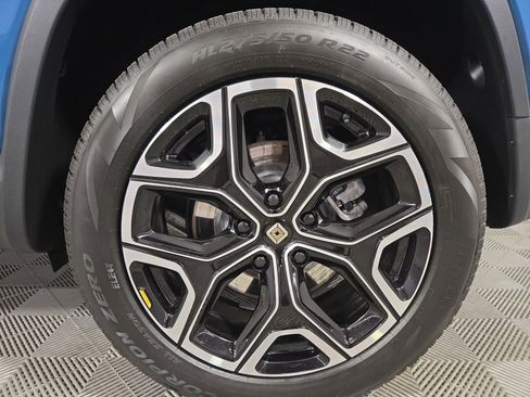 Used 2024 Rivian R1S Adventure image 10