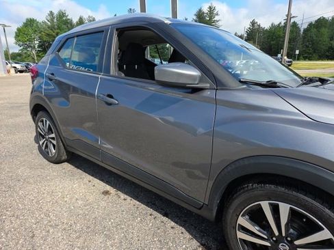 Used 2019 Nissan Kicks SV FWD image 24