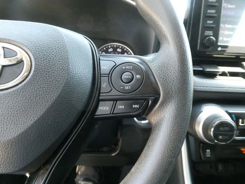 Used 2021 Toyota RAV4 XLE AWD/4WD image 19