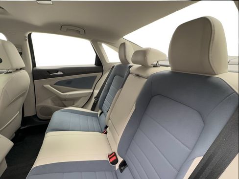 Used 2025 Volkswagen Jetta SE w/ Sunroof Package FWD image 25