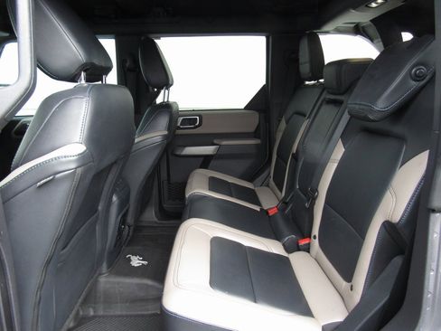 Used 2023 Ford Bronco Wildtrak image 14