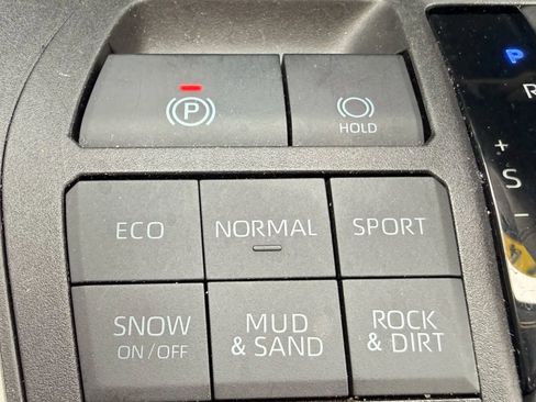 Used 2025 Toyota RAV4 XLE image 25