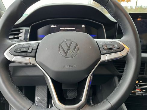 Used 2025 Volkswagen Jetta SE image 28