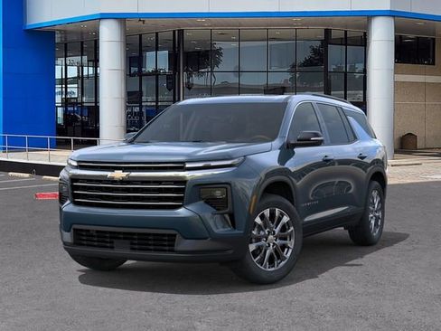 New 2026 Chevrolet Traverse LT w/ Sun and Wheel Package FWD image 6