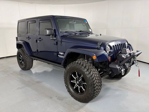 Used 2013 Jeep Wrangler Unlimited Sahara w/ Dual Top Group AWD/4WD image 2