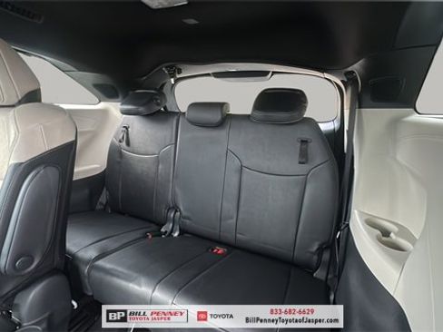 Used 2025 Toyota Sienna Platinum image 23
