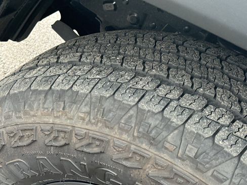 Used 2022 Toyota Tacoma TRD Off-Road w/ TRD Premium Off Road Package image 12