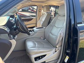 Used 2017 Cadillac Escalade Luxury AWD/4WD image 3