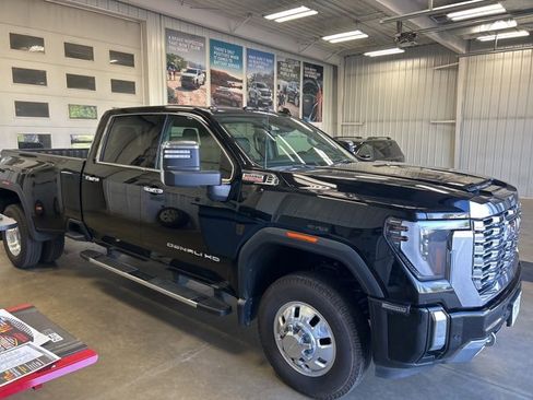 Used 2024 GMC Sierra 3500 Denali w/ Denali Reserve Package image 4