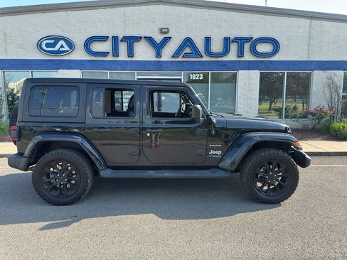 Used 2022 Jeep Wrangler Unlimited Sahara w/ Cold Weather Group AWD/4WD image 3