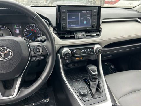 Used 2022 Toyota RAV4 XLE Premium image 19