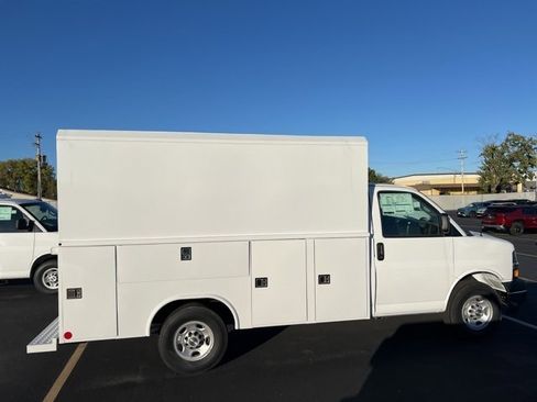 New 2025 Chevrolet Express 3500 Work Van w/ Power Convenience Package image 8