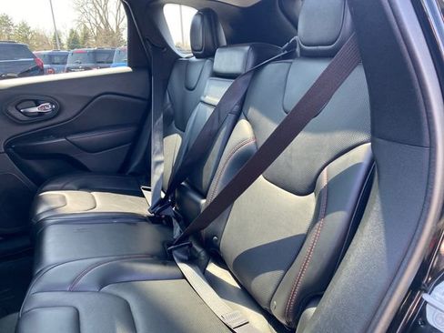 Used 2019 Jeep Cherokee Trailhawk AWD/4WD image 19