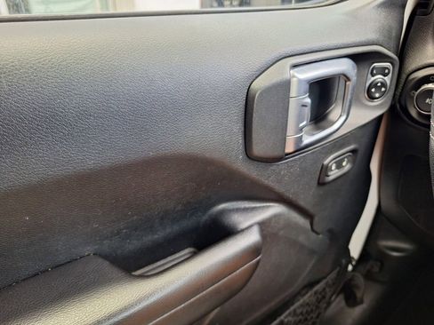Used 2018 Jeep Wrangler Unlimited Sport S AWD/4WD image 19