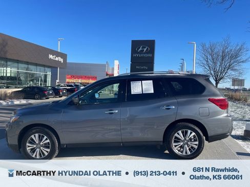 Used 2019 Nissan Pathfinder SL image 12