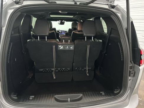 Used 2021 Chrysler Pacifica Limited w/ Uconnect Theater Family Group image 26