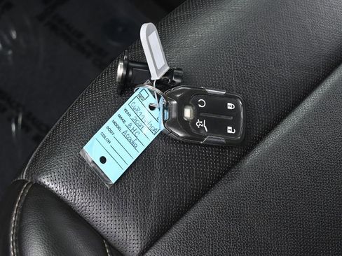 Used 2021 GMC Acadia SLT image 17