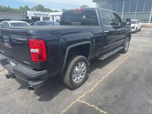 Used 2018 GMC Sierra 2500 Denali w/ Duramax Plus Package AWD/4WD image 3
