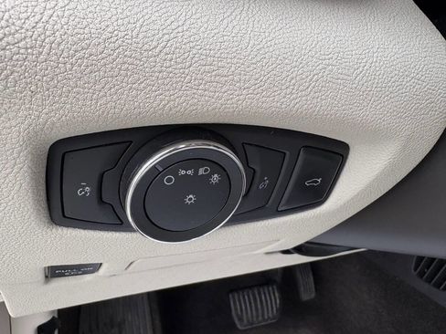 Used 2017 Lincoln Continental Premiere FWD image 39