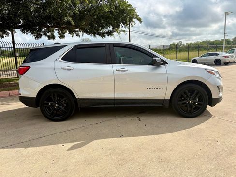 Used 2021 Chevrolet Equinox LT FWD image 2