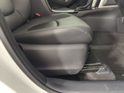 Used 2023 Toyota Corolla Cross XLE FWD image 36