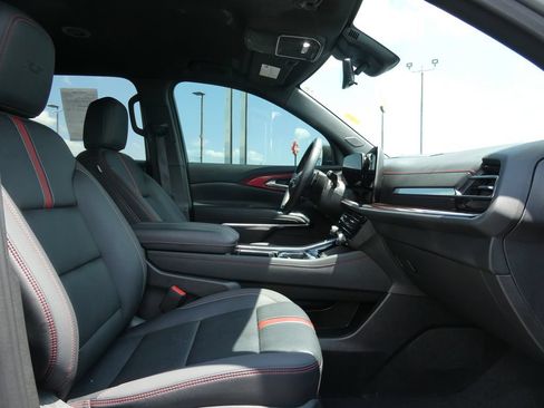 Certified 2025 Chevrolet Traverse RS FWD image 14