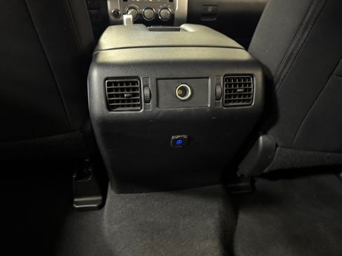 Used 2019 Toyota Tundra SR5 w/ SR5 Upgrade Package AWD/4WD image 33