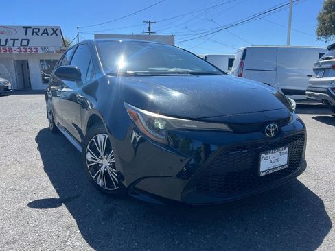 Used 2020 Toyota Corolla LE FWD image 1