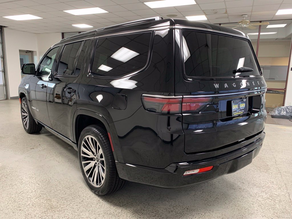 Used 2025 Jeep Wagoneer Series II AWD/4WD image 6