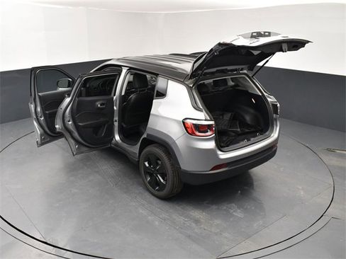 Used 2020 Jeep Compass Latitude image 28