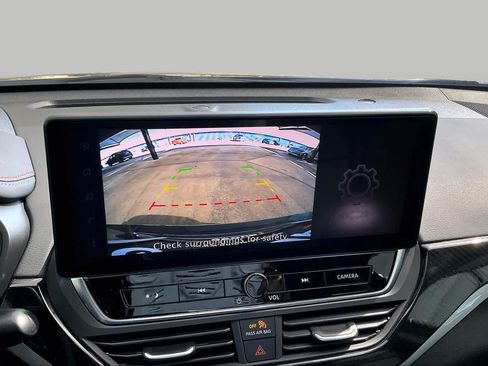 Used 2025 Nissan Altima 2.5 SR w/ SR Premium Package FWD image 29
