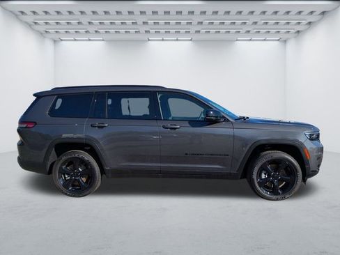 New 2025 Jeep Grand Cherokee L Altitude image 3