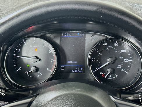 Used 2019 Nissan Rogue SV image 12