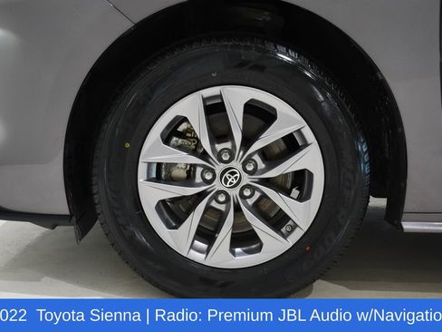 Used 2022 Toyota Sienna XLE w/ XLE Plus Package FWD image 7