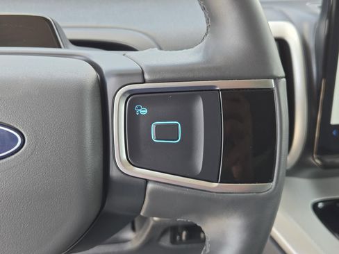 Used 2025 Ford Expedition Active RWD image 18