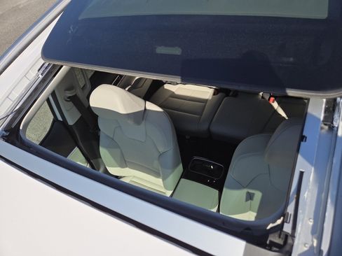 Used 2025 Kia Telluride EX FWD image 3