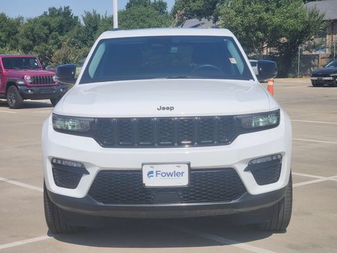 Used 2023 Jeep Grand Cherokee Limited w/ Black Appearance Package AWD/4WD image 2