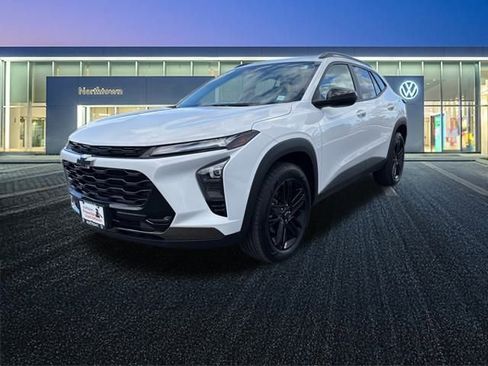 Used 2024 Chevrolet Trax ACTIV w/ Sunroof Package image 8