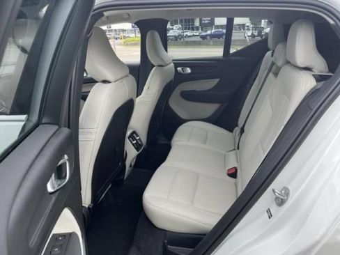 Used 2025 Volvo XC40 B5 Plus AWD/4WD image 6