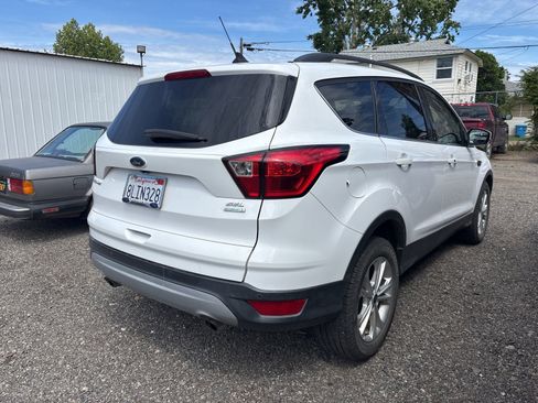 Used 2019 Ford Escape SEL image 4
