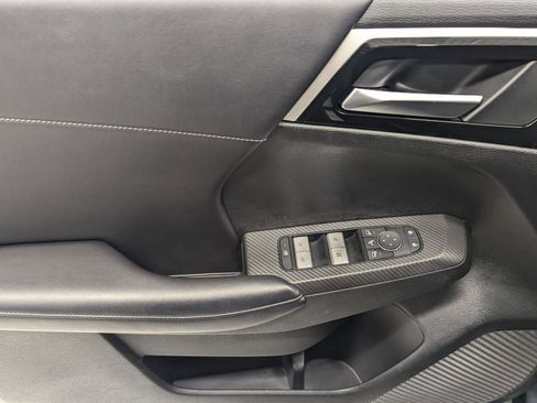 Used 2025 Mitsubishi Outlander SE image 10
