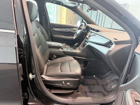 Used 2024 Cadillac XT6 Luxury w/ LPO, Floor Liner Package AWD/4WD image 28