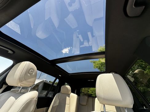 Used 2025 Mercedes-Benz GLS 450 4MATIC image 37