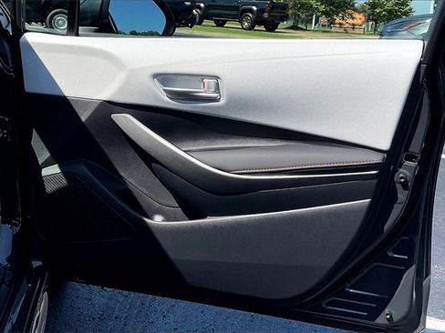 Used 2025 Toyota Corolla SE image 24
