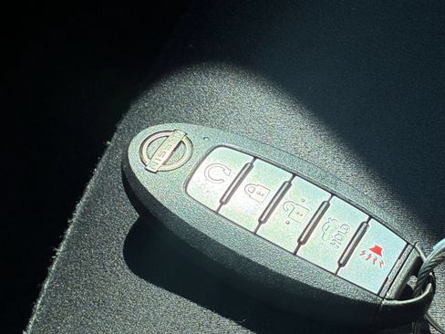 Used 2025 Nissan Altima 2.5 SV FWD image 24