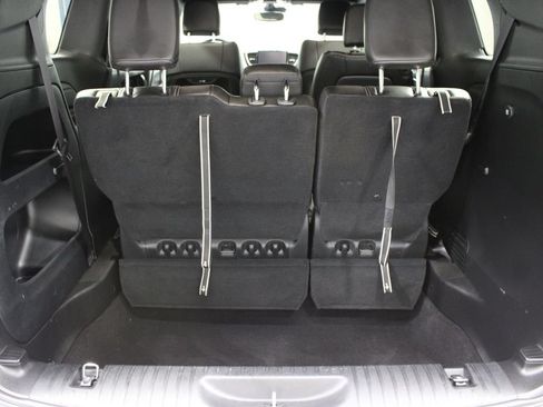 Used 2024 Chrysler Pacifica Touring-L w/ S Appearance Package AWD/4WD image 44